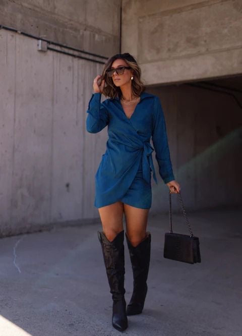 Vestido corto cruzado con amarre lateral