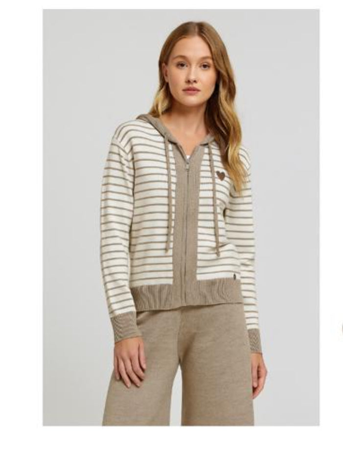 Set marinero de punto con detalle de corazón