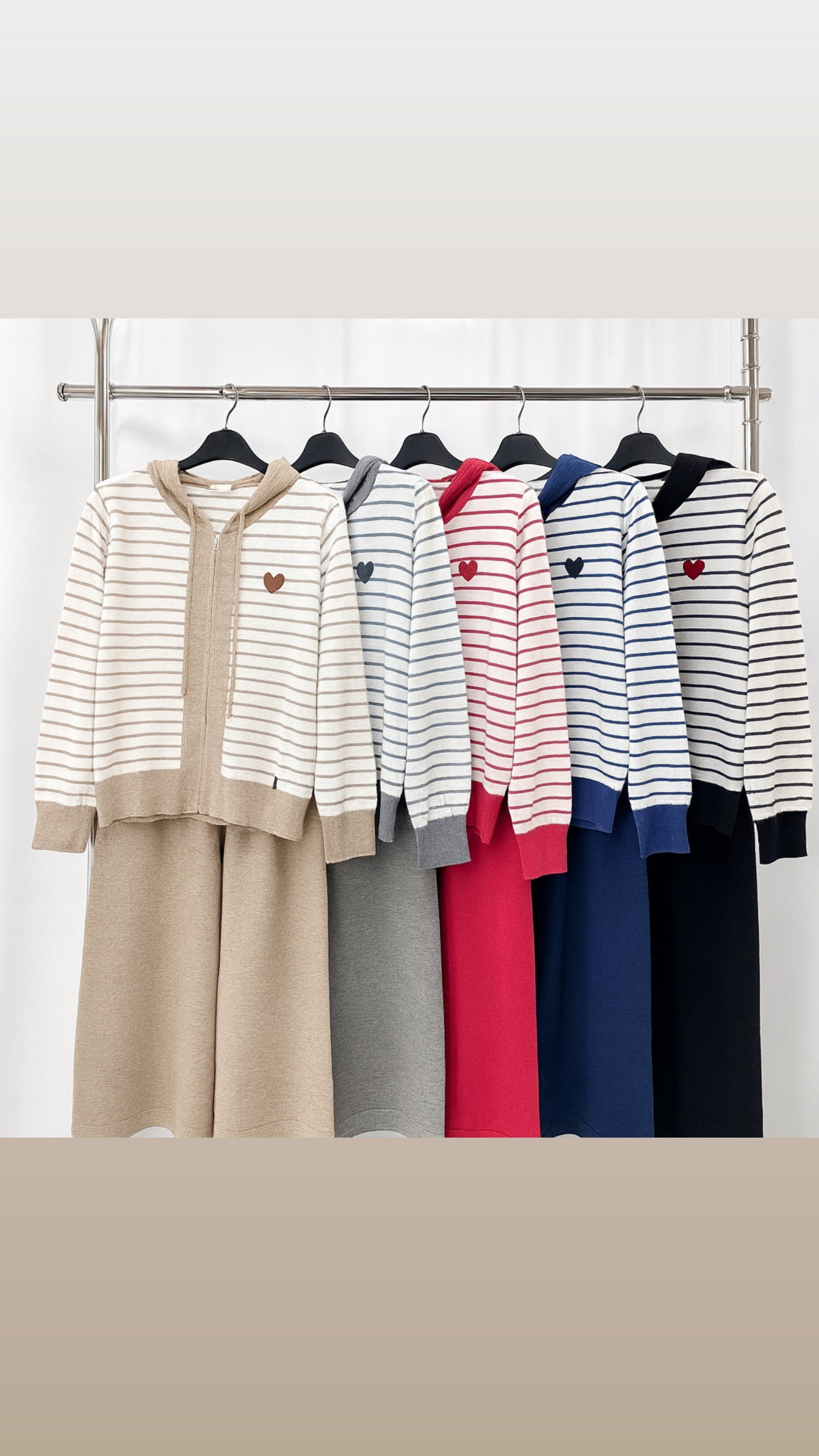 Set marinero de punto con detalle de corazón