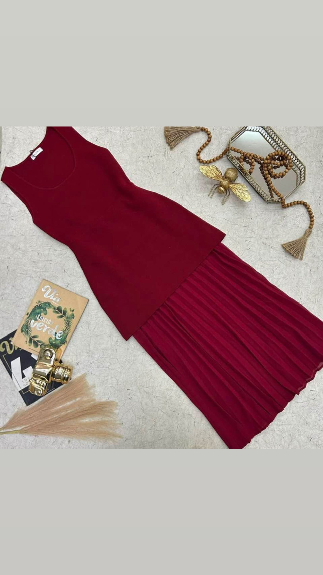Vestido sin mangas con falda plisada