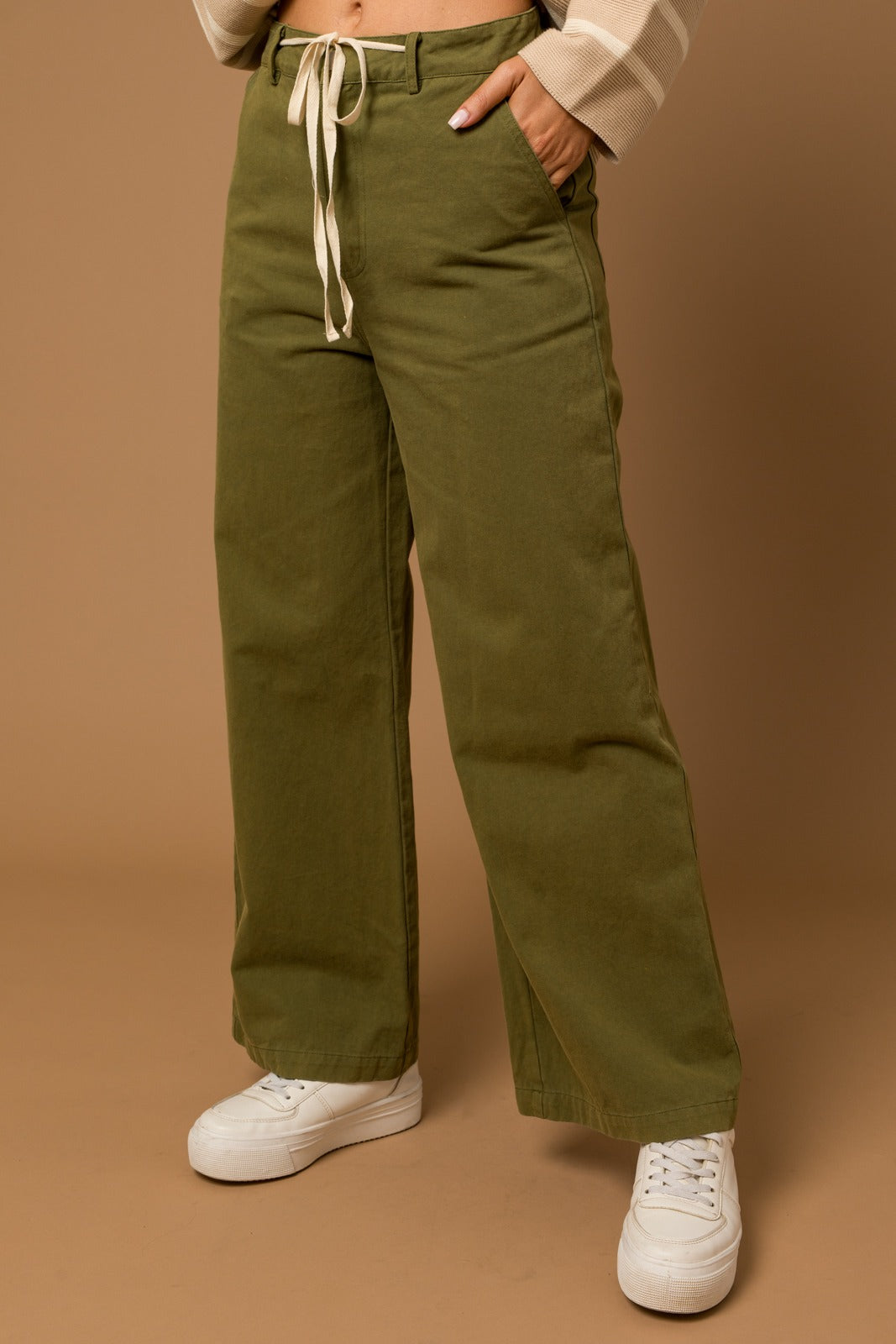 Pantalón recto olivo